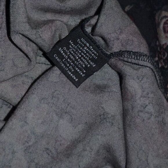 Rock & Republic Floral Shirt M Gray Pink Dark Academia Cottage Goth Hi-Low Hem - Picture 5 of 6